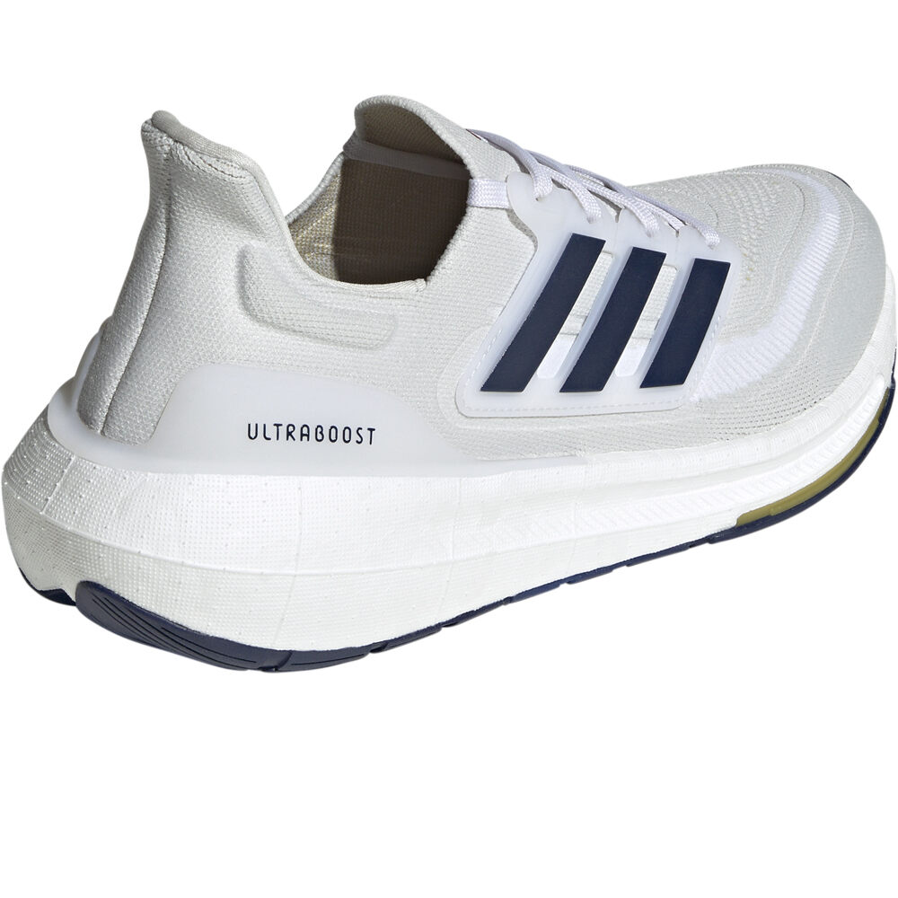 adidas zapatilla running hombre ULTRABOOST LIGHT vista trasera